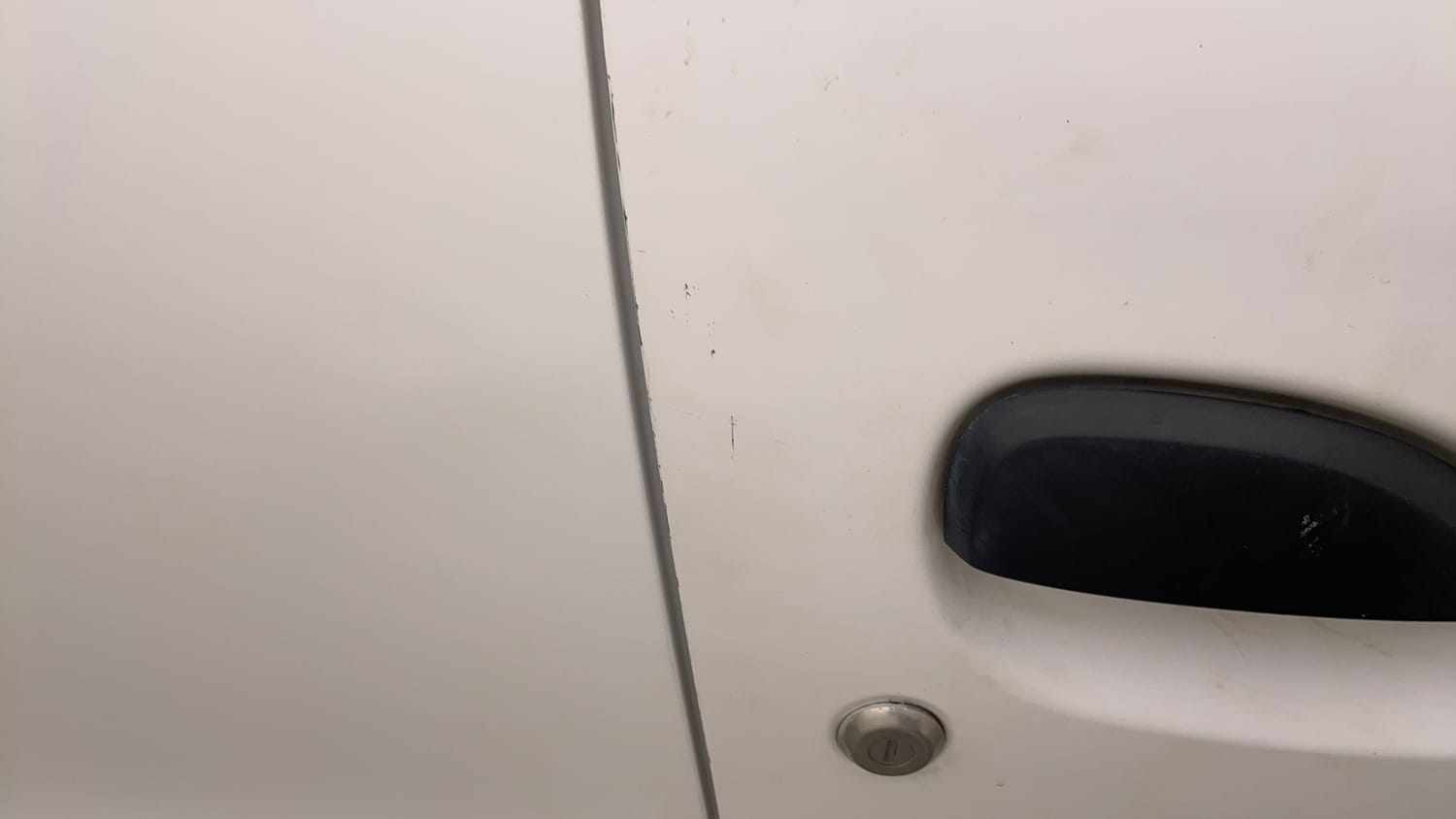 Used 2017 Renault Kwid 1.0 RXT Petrol Manual dents MINOR SCRATCH