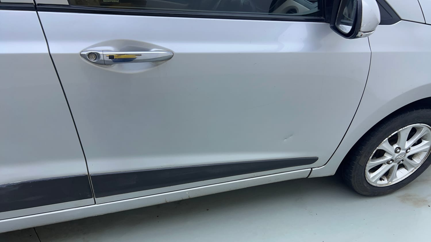 Used 2014 Hyundai Grand i10 Asta AT 1.2 Kappa VTVT Petrol Automatic dents MINOR DENT