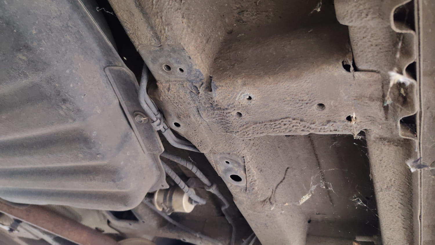 Used 2022 MG Motors Hector Sharp 1.5 Petrol CVT Petrol Automatic extra REAR RIGHT UNDERBODY VIEW
