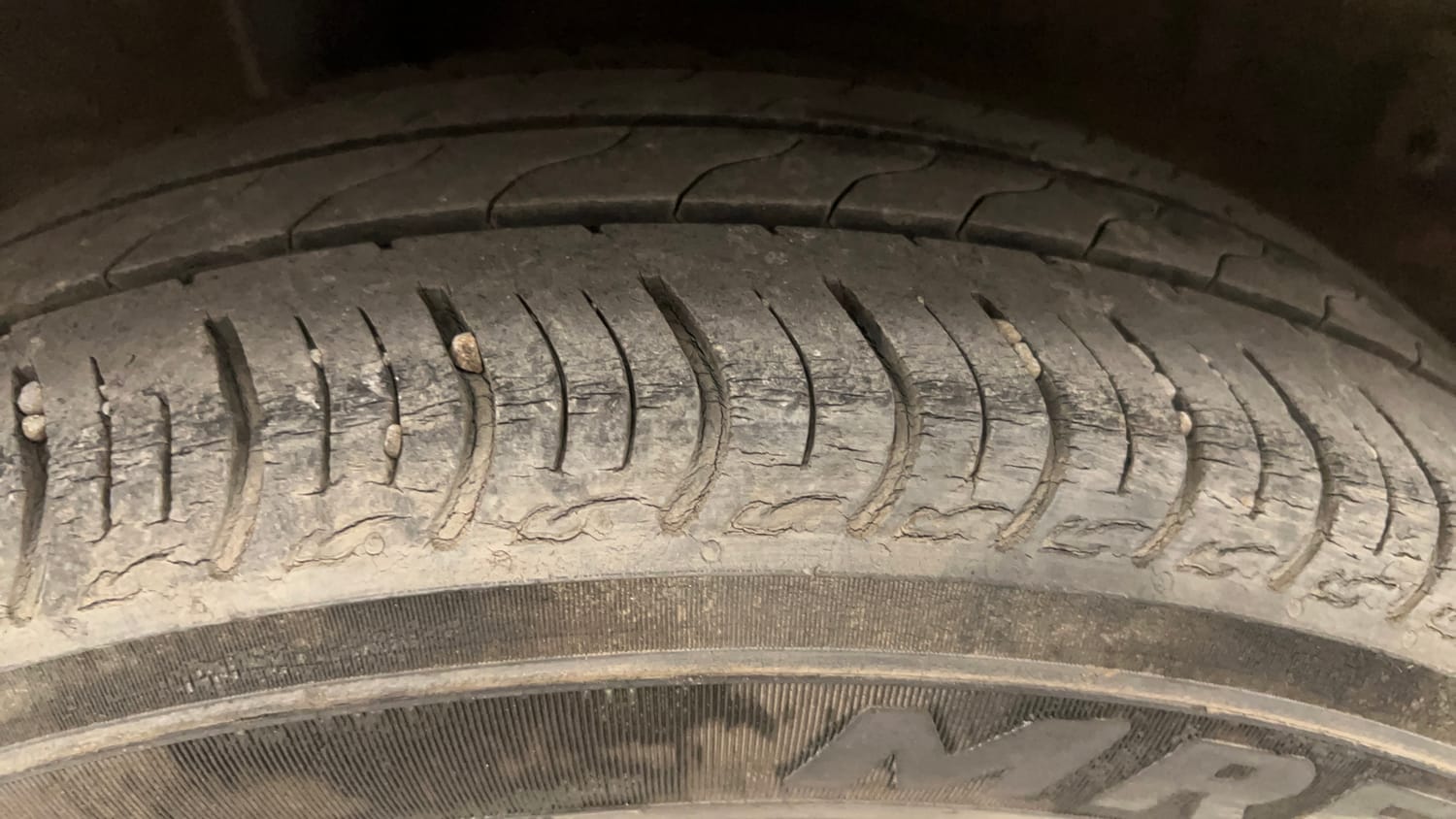 Used 2020 Honda Amaze 1.2 V CVT Petrol Petrol Automatic tyres RIGHT REAR TYRE TREAD VIEW