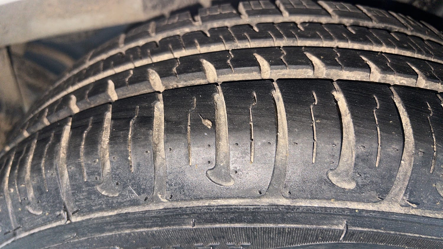 Used 2017 Hyundai Grand i10 Magna 1.2 Kappa VTVT Petrol Manual tyres LEFT REAR TYRE TREAD VIEW