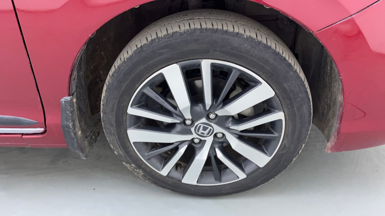Used 2022 Honda City ZX CVT Petrol Petrol Automatic tyres RIGHT FRONT TYRE RIM VIEW