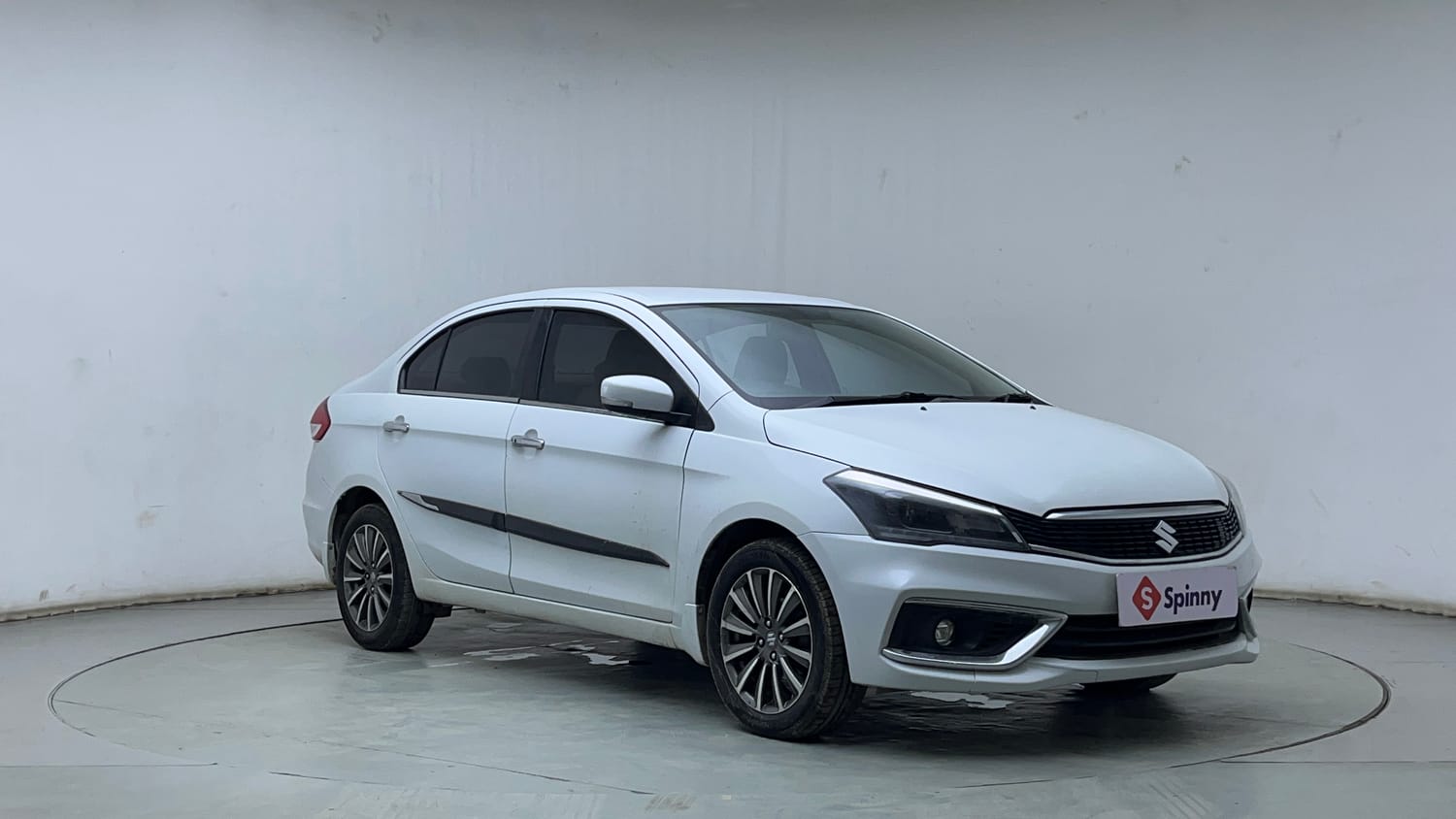 Used 2019 Maruti Suzuki Ciaz Alpha Hybrid 1.5 Petrol Manual exterior RIGHT FRONT CORNER VIEW