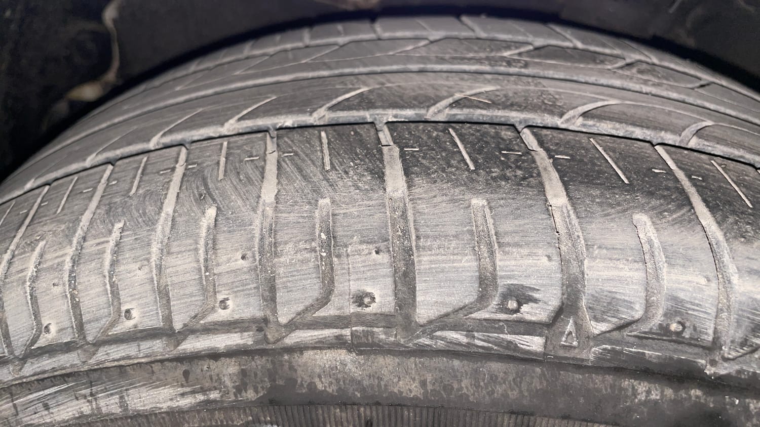 Used 2016 Hyundai Fluidic Verna 4S 1.6 VTVT SX Petrol Manual tyres LEFT FRONT TYRE TREAD VIEW