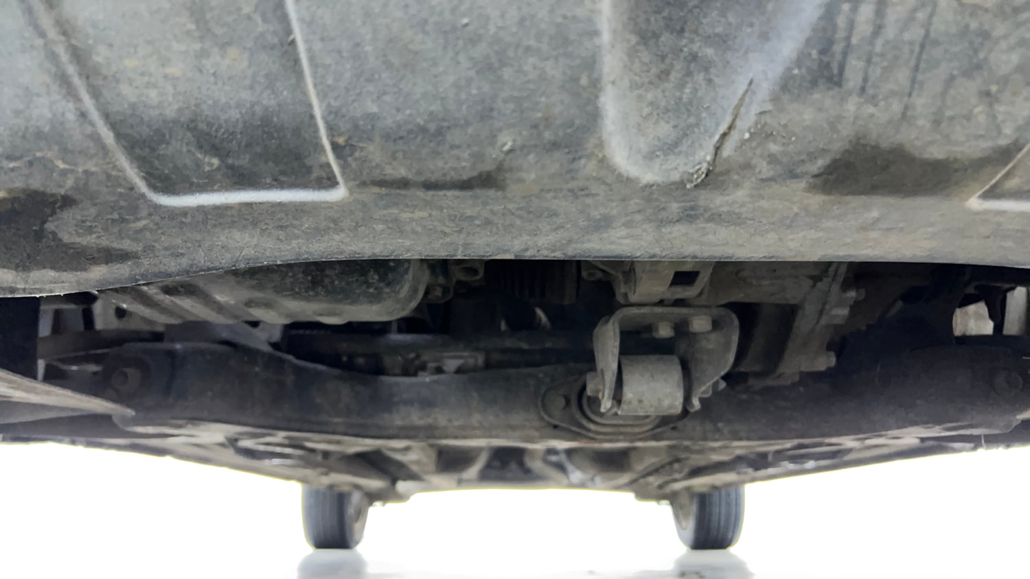 Used 2015 Hyundai Elite i20 Asta 1.2 Petrol Manual extra FRONT LEFT UNDERBODY VIEW