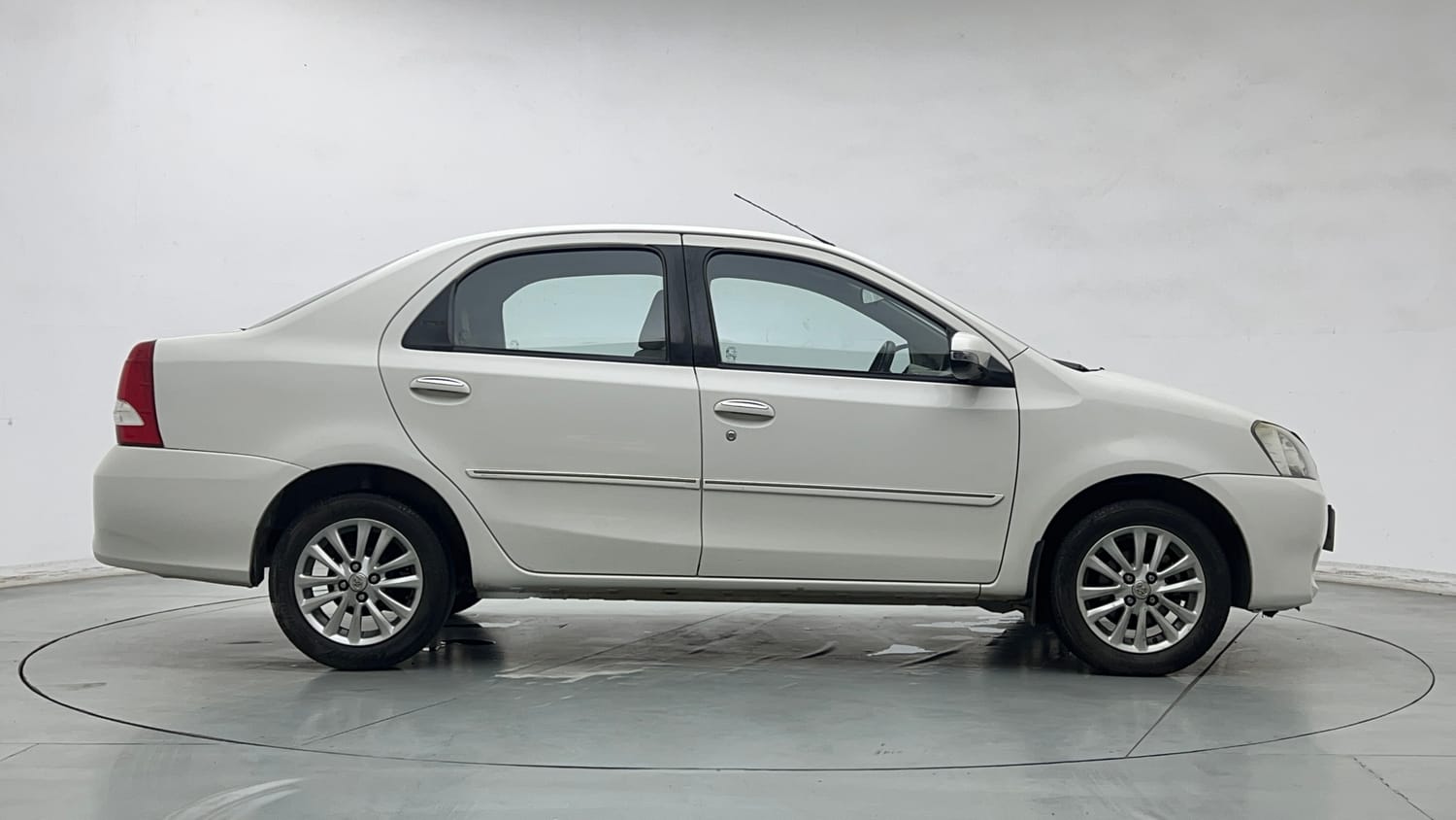 Used 2016 Toyota Etios VX Petrol Manual exterior RIGHT SIDE VIEW