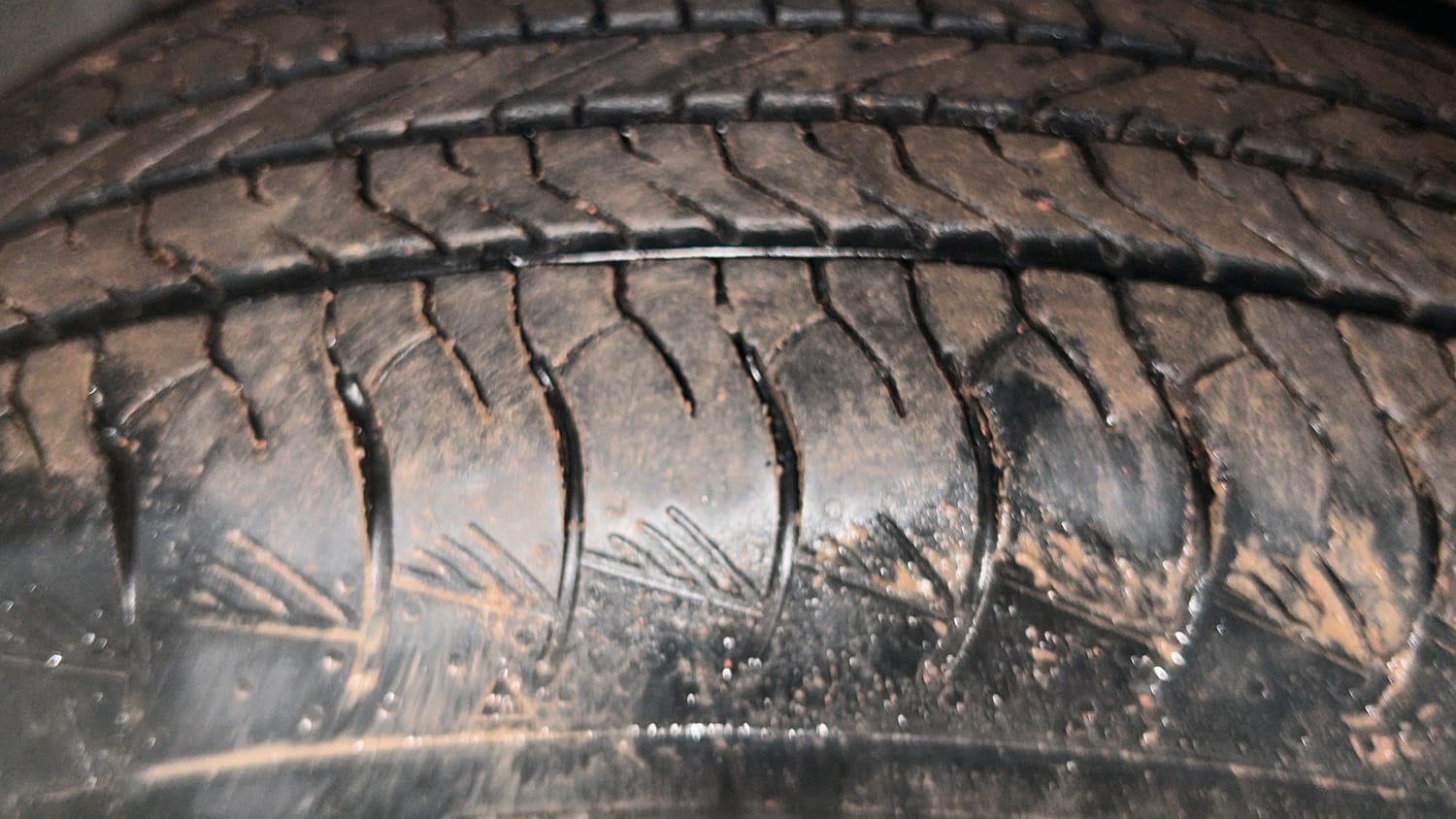 Used 2024 Toyota Urban Cruiser Hyryder G NeoDrive Petrol Manual tyres RIGHT FRONT TYRE TREAD VIEW
