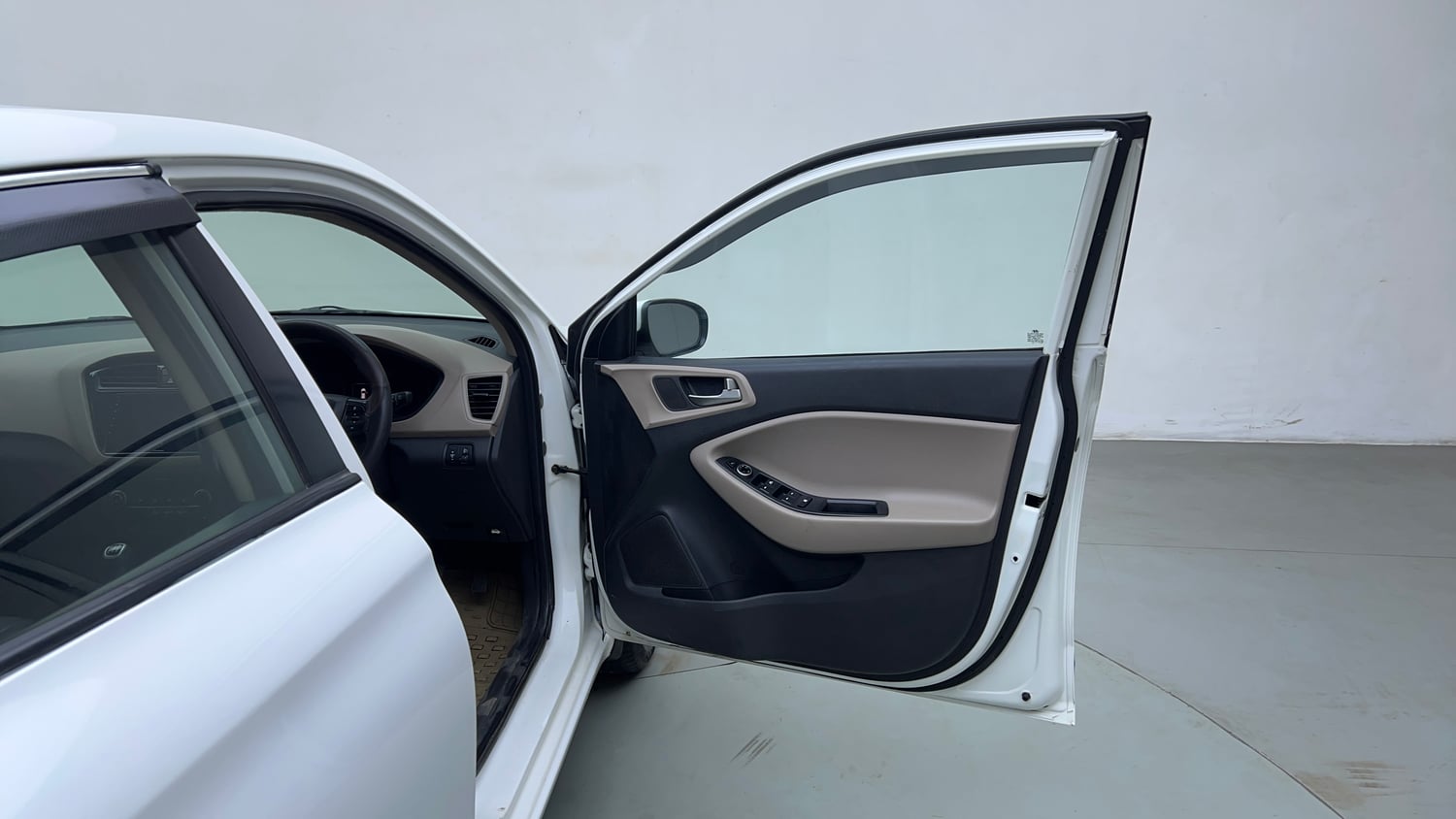 Used 2015 Hyundai Elite i20 Asta 1.2 Petrol Manual interior RIGHT FRONT DOOR OPEN VIEW