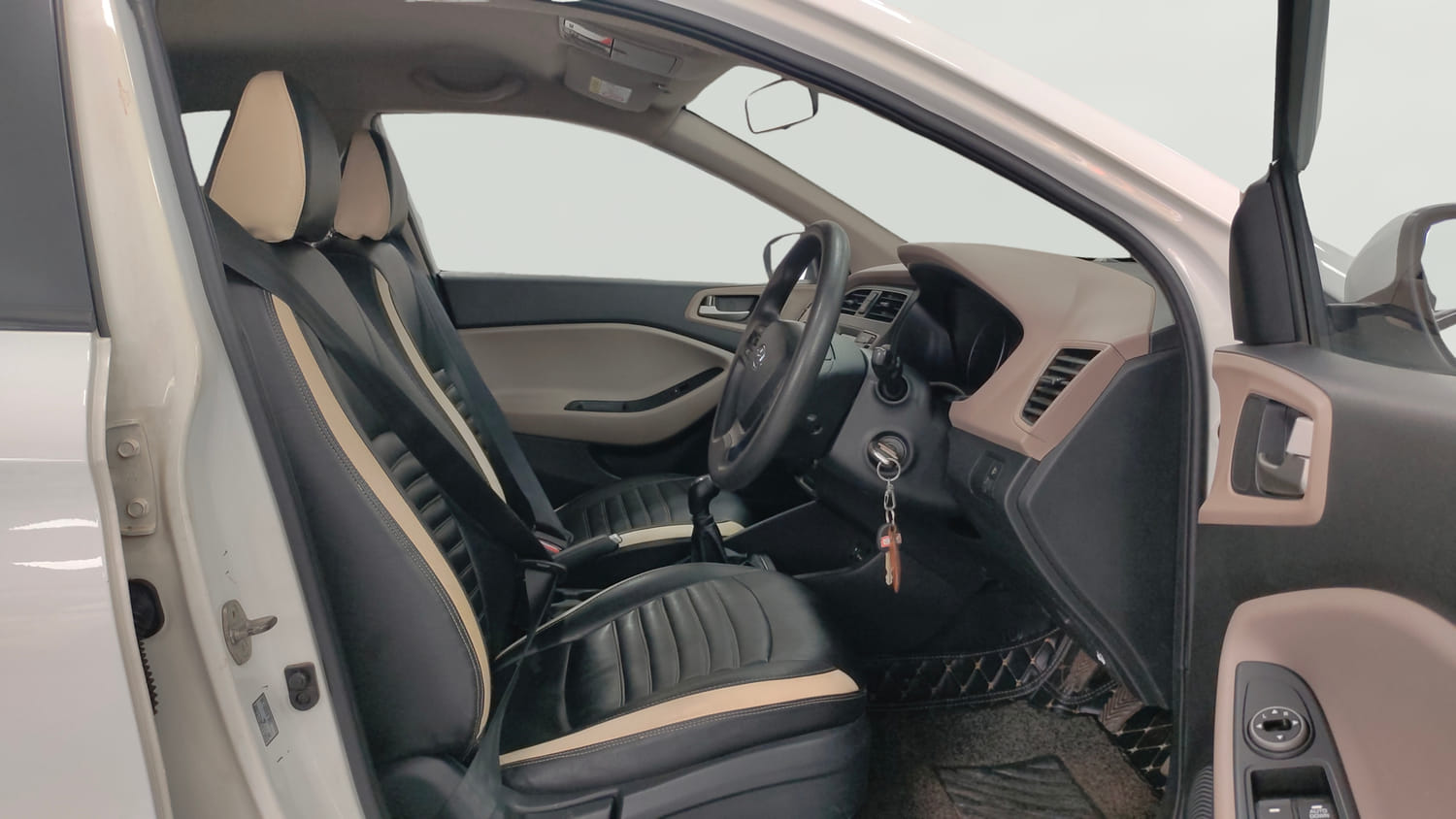 Used 2019 Hyundai Elite i20 Magna Plus 1.2 Petrol Manual interior RIGHT SIDE FRONT DOOR CABIN VIEW