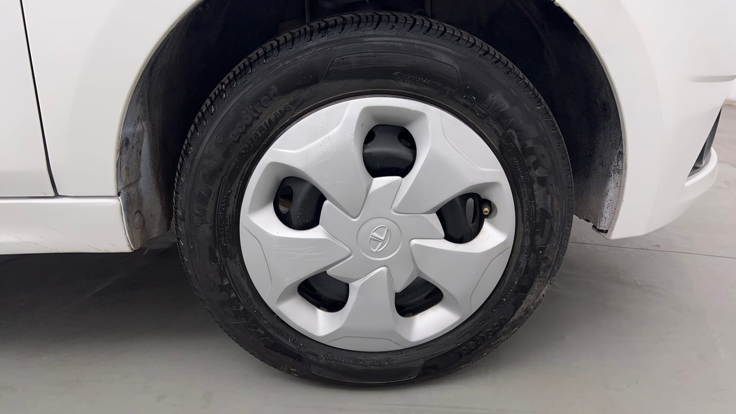 Used 2019 Tata Tiago Revotron XT Petrol Manual tyres RIGHT FRONT TYRE RIM VIEW