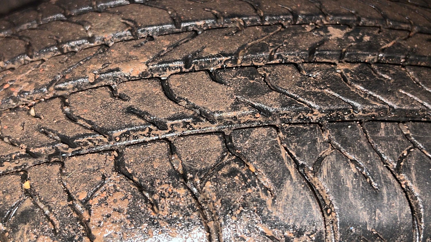 Used 2024 Toyota Urban Cruiser Hyryder G NeoDrive Petrol Manual tyres RIGHT REAR TYRE TREAD VIEW