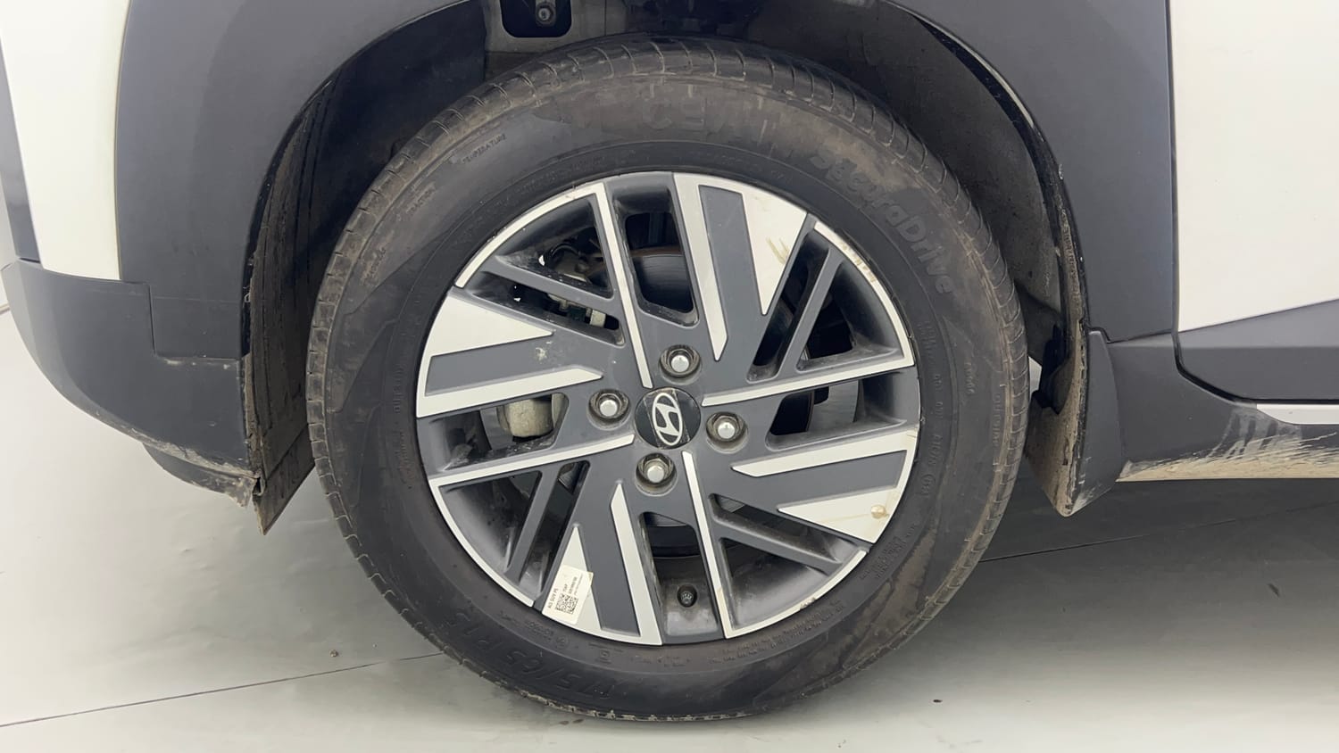Used 2026 Hyundai Exter 1.2 Kappa Dual CNG MT HX 8 Cng Manual tyres LEFT FRONT TYRE RIM VIEW