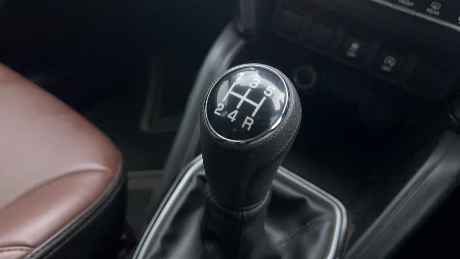 Used 2024 Toyota Urban Cruiser Hyryder G NeoDrive Petrol Manual interior GEAR  KNOB VIEW