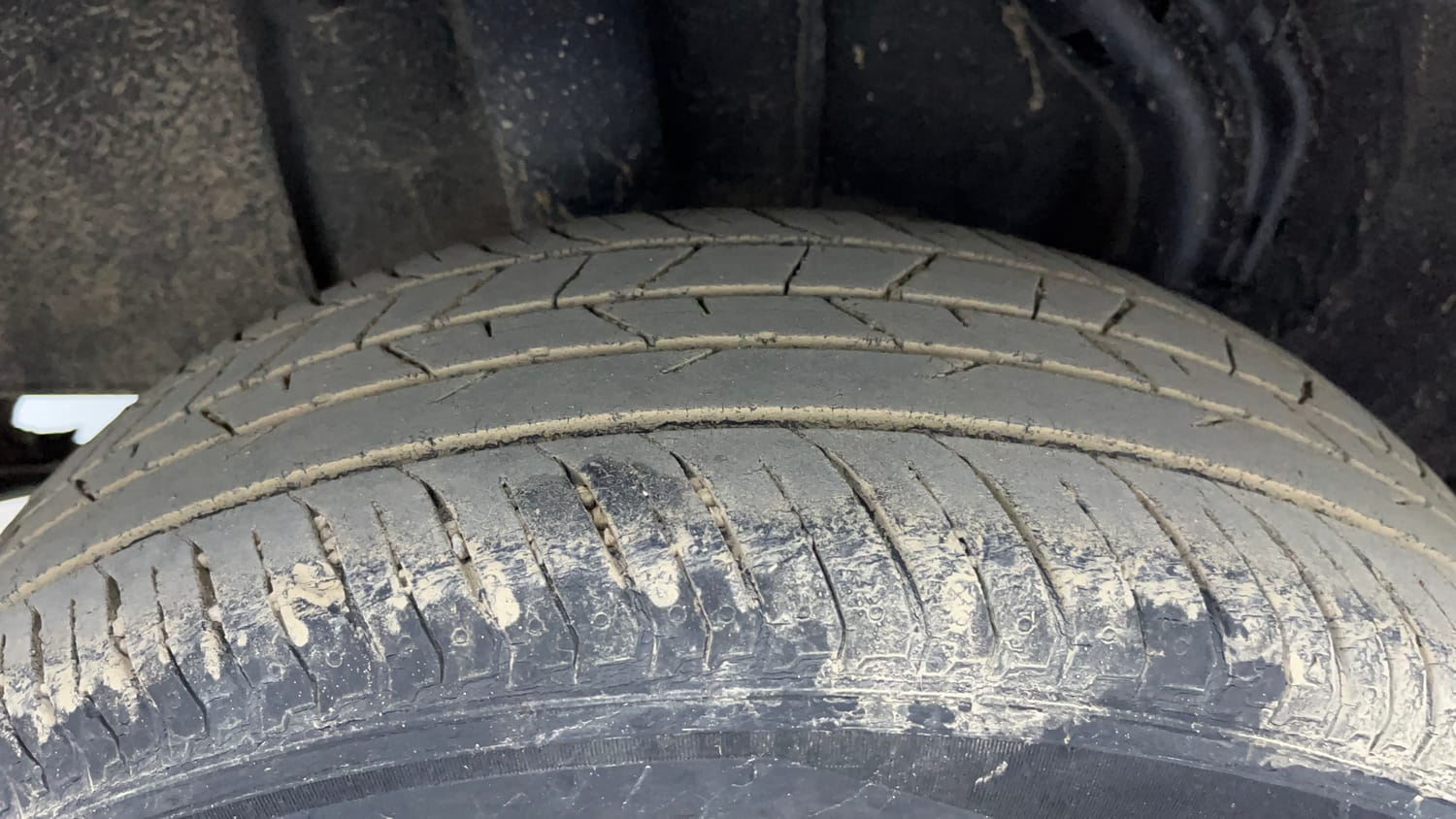 Used 2021 Renault Kiger RXZ 1.0 Turbo MT Petrol Manual tyres RIGHT REAR TYRE TREAD VIEW