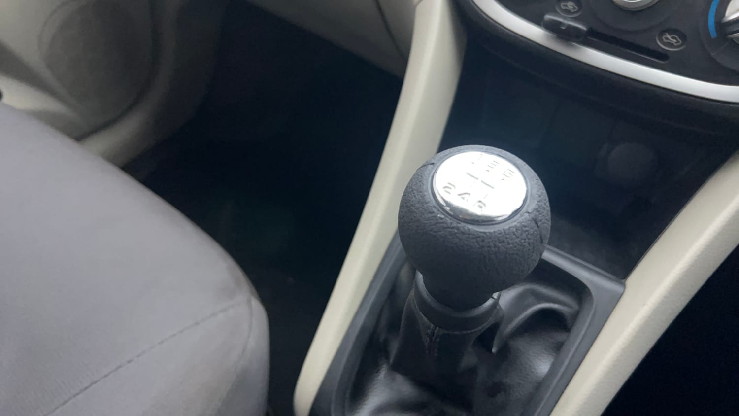 Used 2014 Maruti Suzuki Celerio VXi Petrol Manual interior GEAR  KNOB VIEW