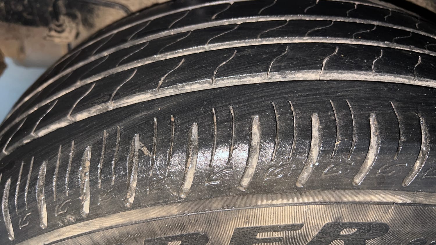 Used 2020 Hyundai Venue SX Plus 1.0 Turbo DCT Petrol Automatic tyres RIGHT REAR TYRE TREAD VIEW