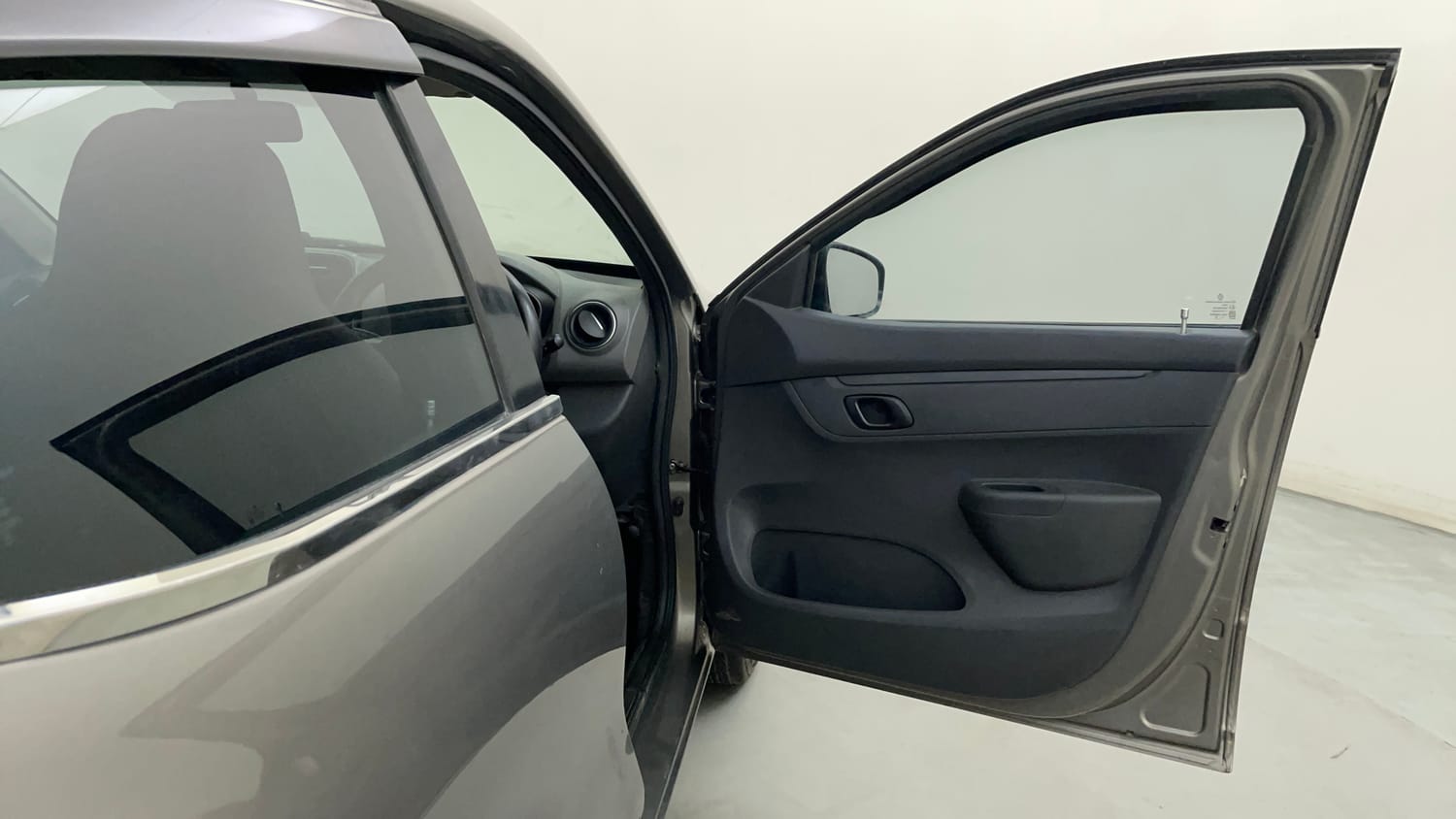 Used 2016 Renault Kwid RXT Petrol Manual interior RIGHT FRONT DOOR OPEN VIEW