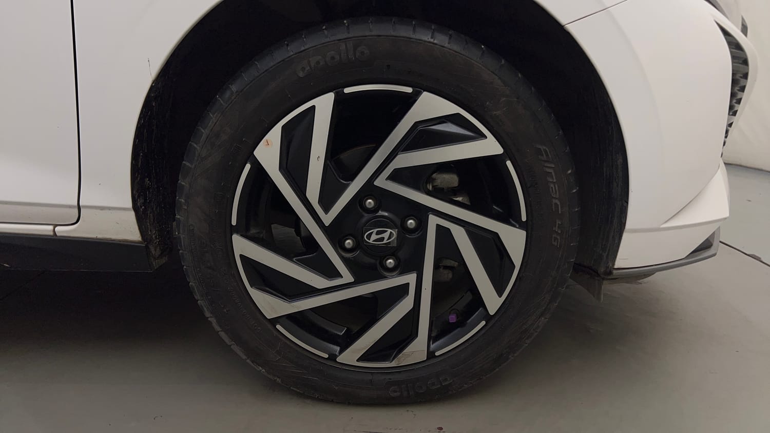 Used 2025 Hyundai New i20 Asta (O) 1.2 IVT Petrol Automatic tyres RIGHT FRONT TYRE RIM VIEW