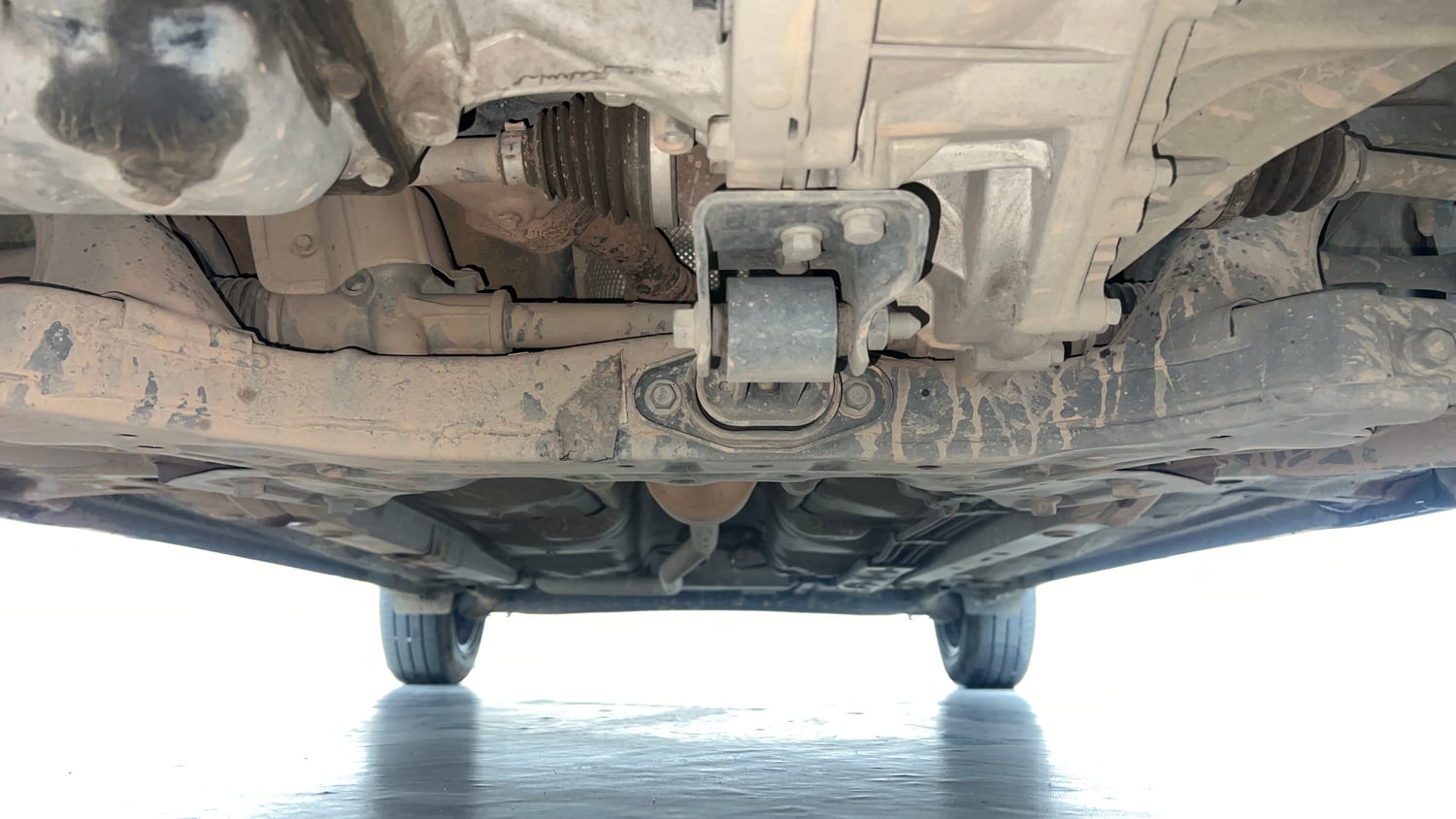 Used 2023 Hyundai Exter SX (O) Connect 1.2 MT Dual Tone Petrol Manual extra FRONT LEFT UNDERBODY VIEW
