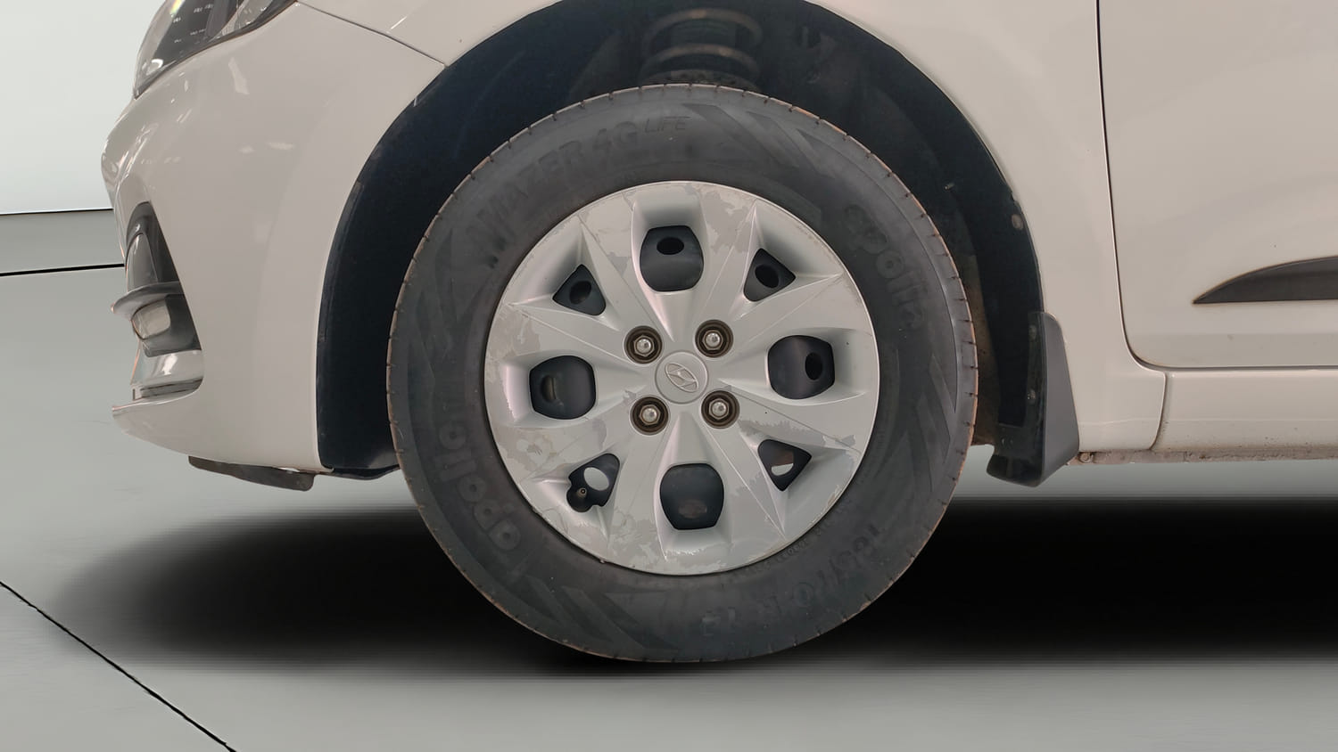 Used 2019 Hyundai Elite i20 Magna Plus 1.2 Petrol Manual tyres LEFT FRONT TYRE RIM VIEW
