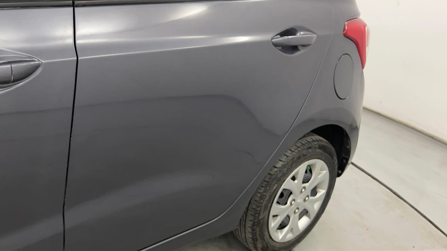 Used 2014 Hyundai Grand i10 Magna 1.2 Kappa VTVT Petrol Manual dents MINOR SCRATCH