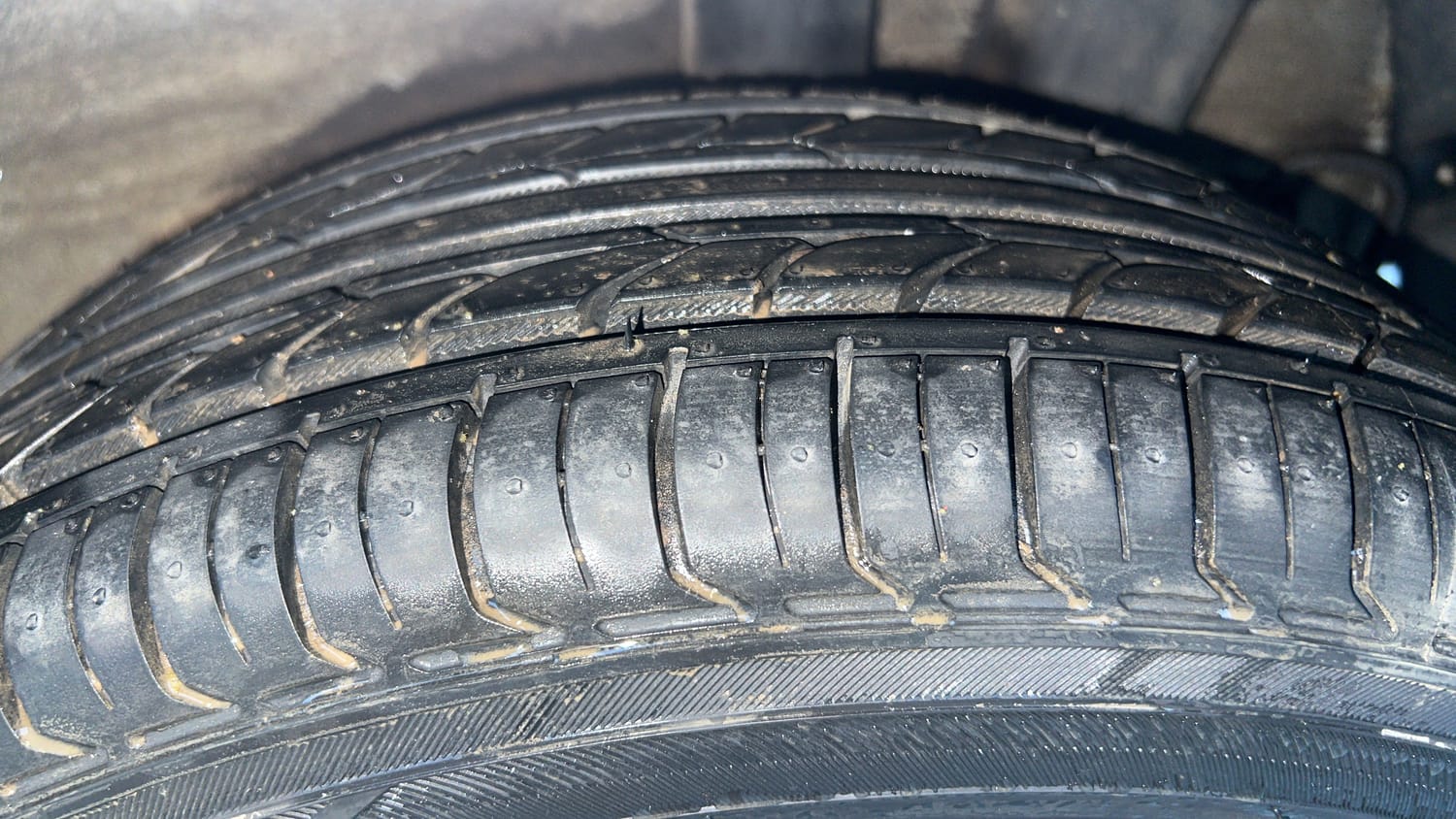 Used 2014 Hyundai Grand i10 Asta AT 1.2 Kappa VTVT Petrol Automatic tyres LEFT REAR TYRE TREAD VIEW