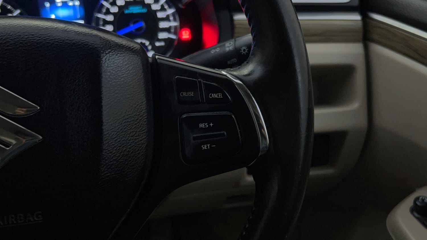 Used 2020 Maruti Suzuki Ciaz Alpha Hybrid 1.5 Petrol Manual top_features Cruise control