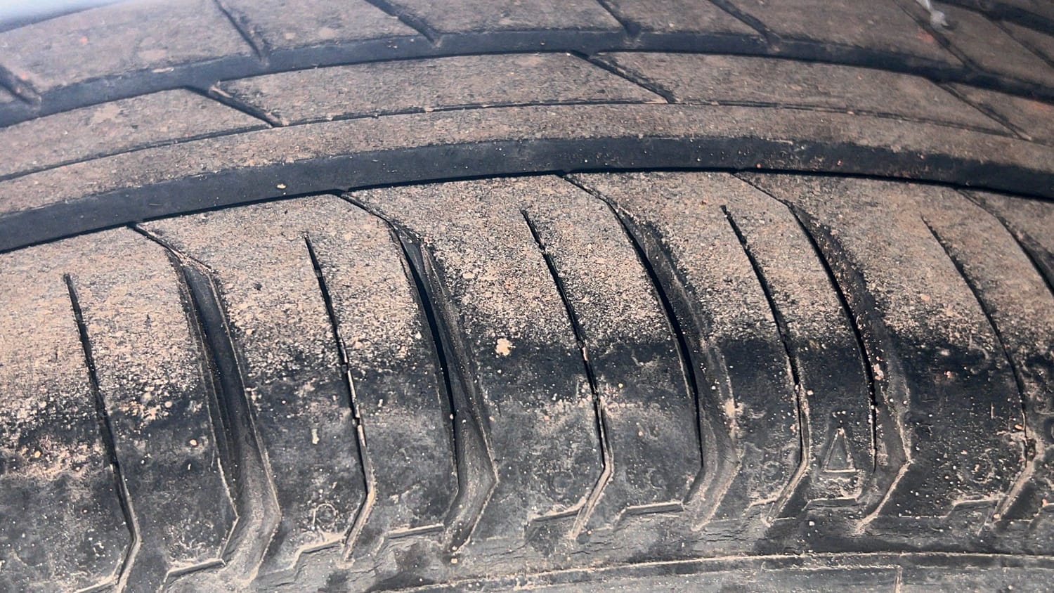 Used 2015 Volkswagen Polo Comfortline 1.2L (P) Petrol Manual tyres RIGHT REAR TYRE TREAD VIEW