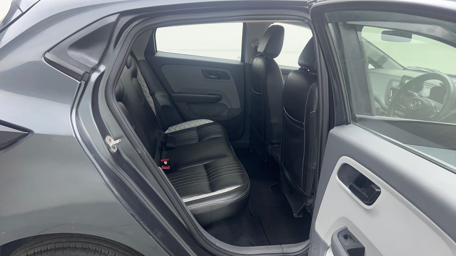 Used 2021 Tata Altroz XM Petrol Petrol Manual interior RIGHT SIDE REAR DOOR CABIN VIEW