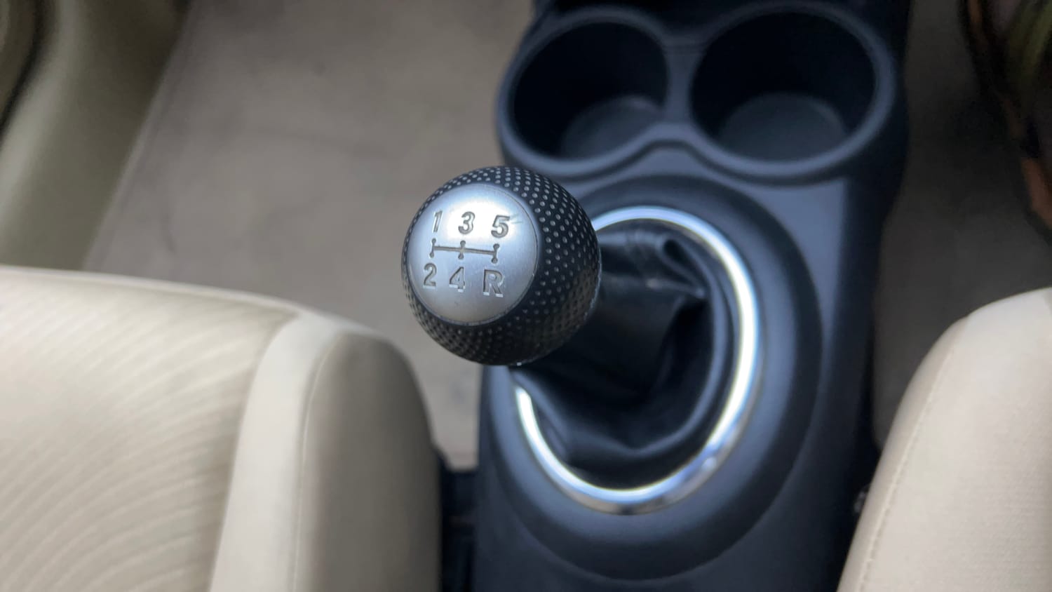 Used 2014 Honda Mobilio S Petrol Petrol Manual interior GEAR  KNOB VIEW