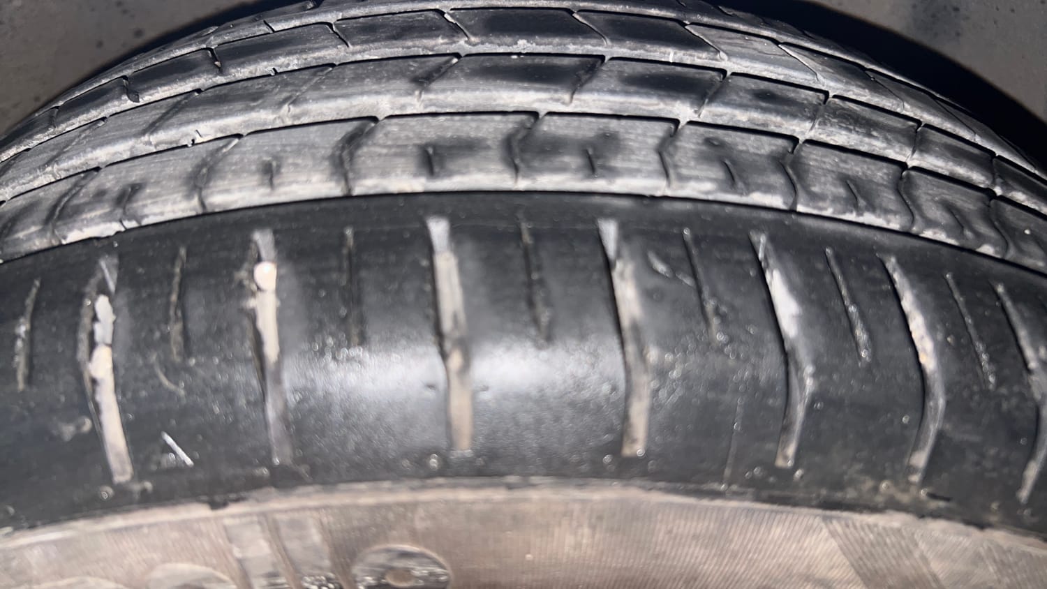 Used 2025 Hyundai New i20 Asta (O) 1.2 IVT Petrol Automatic tyres RIGHT FRONT TYRE TREAD VIEW