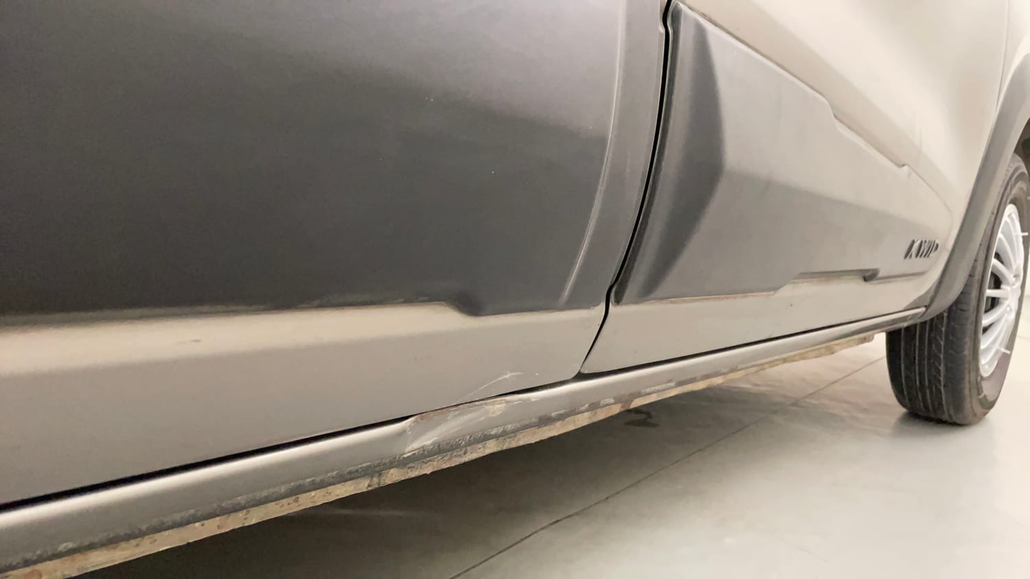 Used 2016 Renault Kwid RXT Petrol Manual dents MINOR SCRATCH