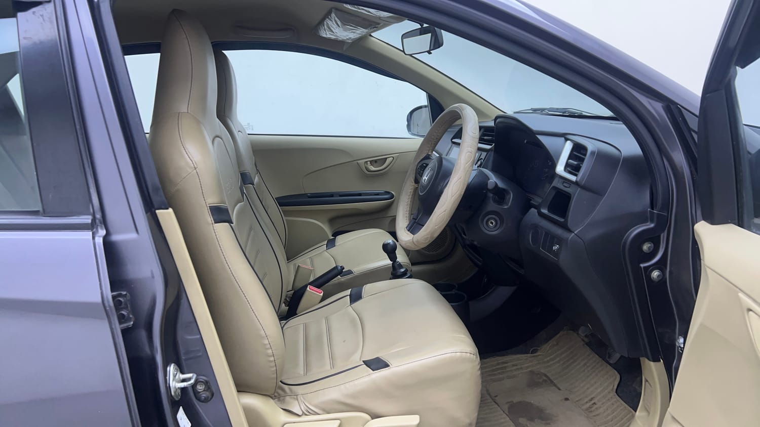 Used 2018 Honda Brio S (O)MT Petrol Manual interior RIGHT SIDE FRONT DOOR CABIN VIEW