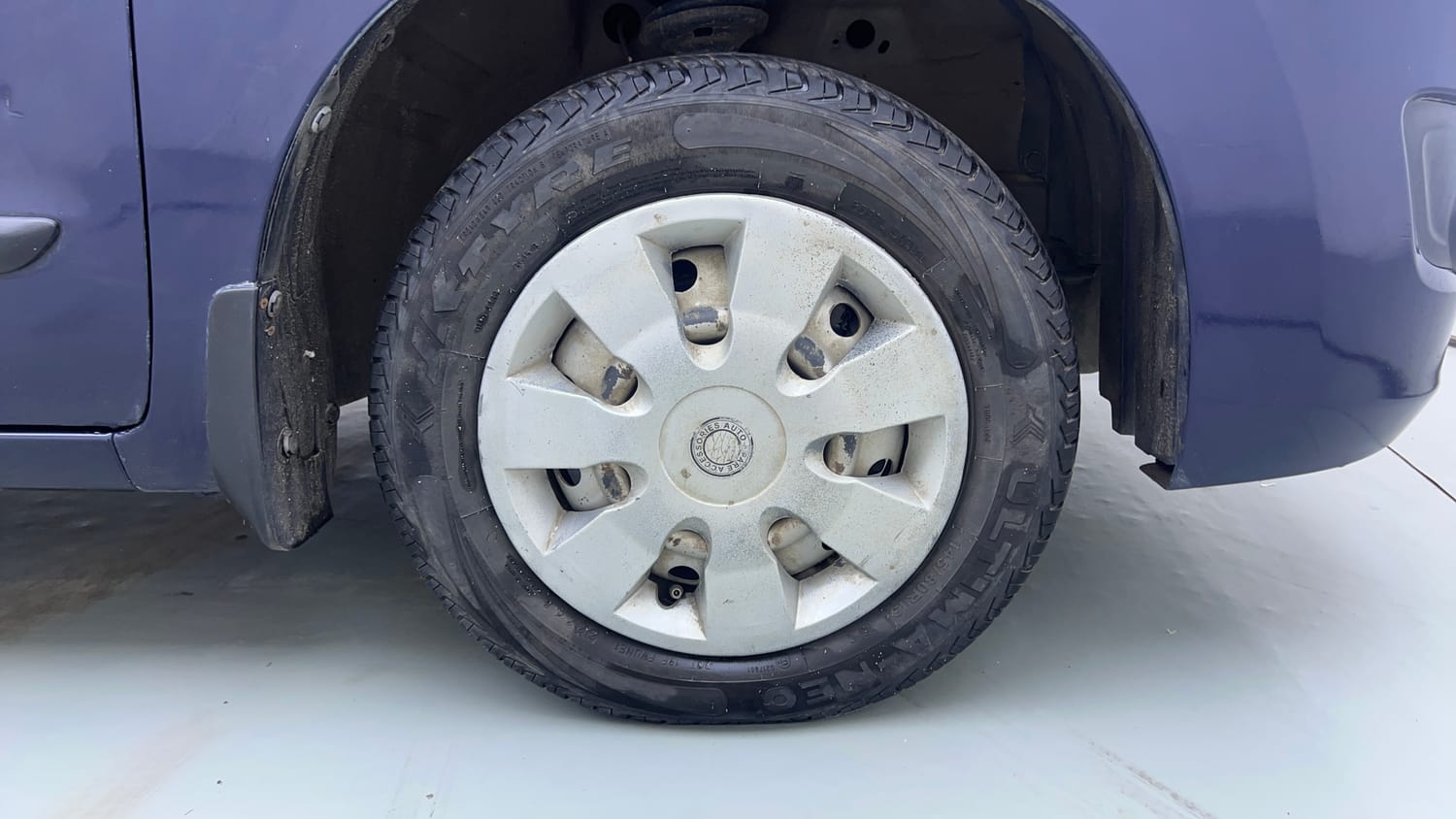 Used 2017 Maruti Suzuki Wagon R LXI CNG Cng Manual tyres RIGHT FRONT TYRE RIM VIEW