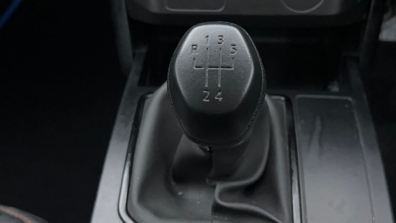 Used 2024 Renault Kiger RXL Petrol Manual interior GEAR  KNOB VIEW