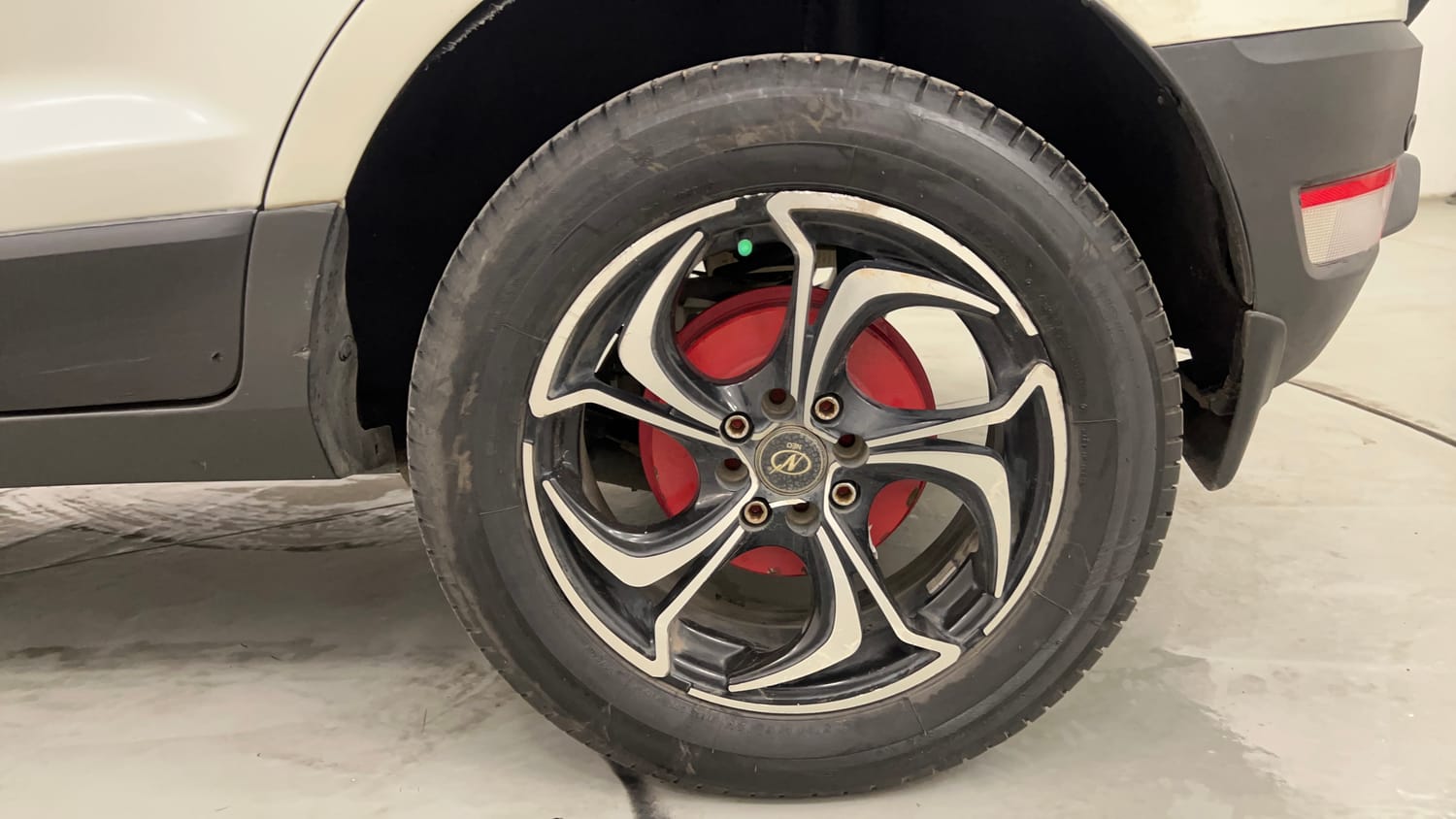Used 2021 Ford EcoSport Trend 1.5L Ti-VCT Petrol Manual tyres LEFT REAR TYRE RIM VIEW