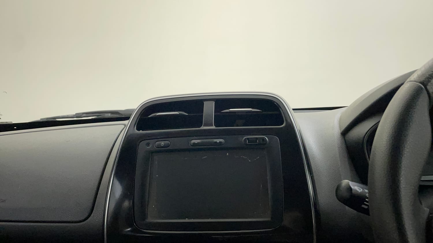 Used 2016 Renault Kwid RXT Petrol Manual top_features Touch screen infotainment system