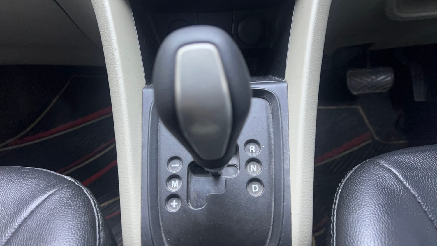 Used 2016 Maruti Suzuki Celerio VXi AMT Petrol Automatic interior GEAR  KNOB VIEW