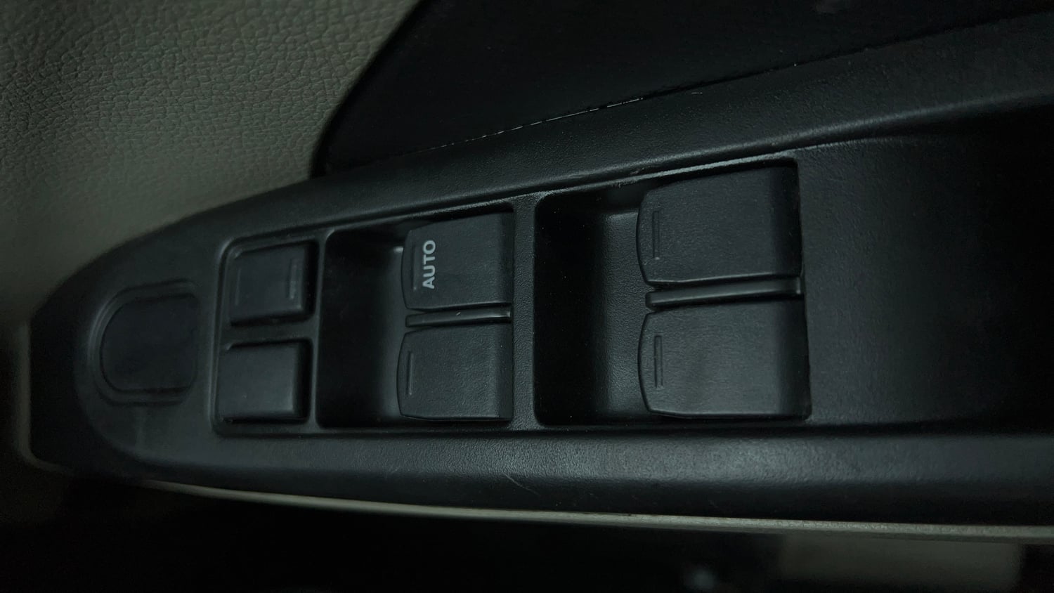 Used 2015 Maruti Suzuki Celerio VXi Petrol Manual top_features Power windows