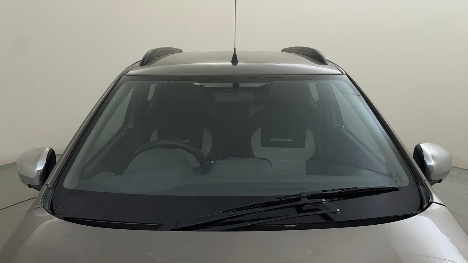 Used 2016 Renault Kwid RXT Petrol Manual exterior FRONT WINDSHIELD VIEW