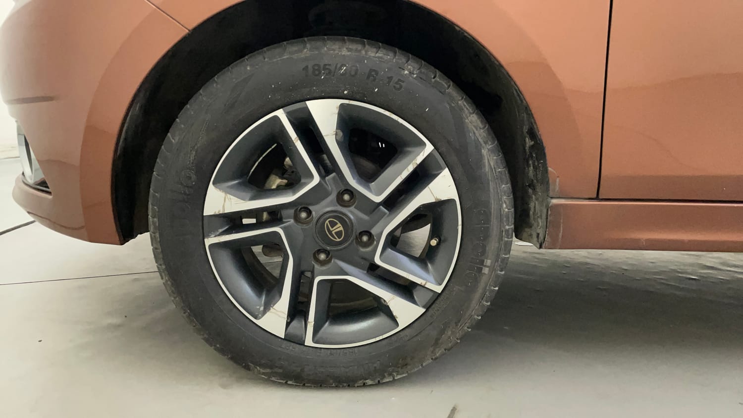 Used 2017 Tata Tigor Revotron XZ (O) Petrol Manual tyres LEFT FRONT TYRE RIM VIEW