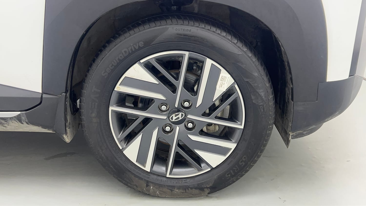 Used 2026 Hyundai Exter 1.2 Kappa Dual CNG MT HX 8 Cng Manual tyres RIGHT FRONT TYRE RIM VIEW