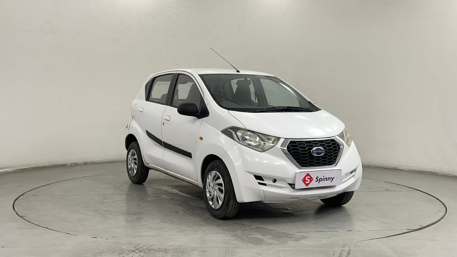 Used 2016 Datsun Redi-GO T (O) Petrol Manual exterior RIGHT FRONT CORNER VIEW