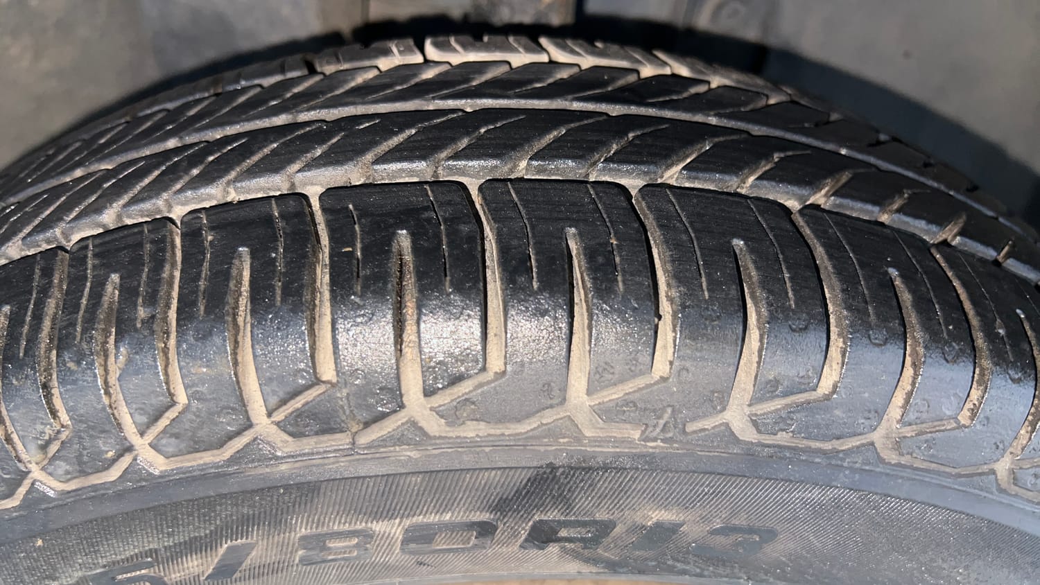 Used 2017 Renault Kwid CLIMBER 1.0 AMT Petrol Automatic tyres RIGHT FRONT TYRE TREAD VIEW