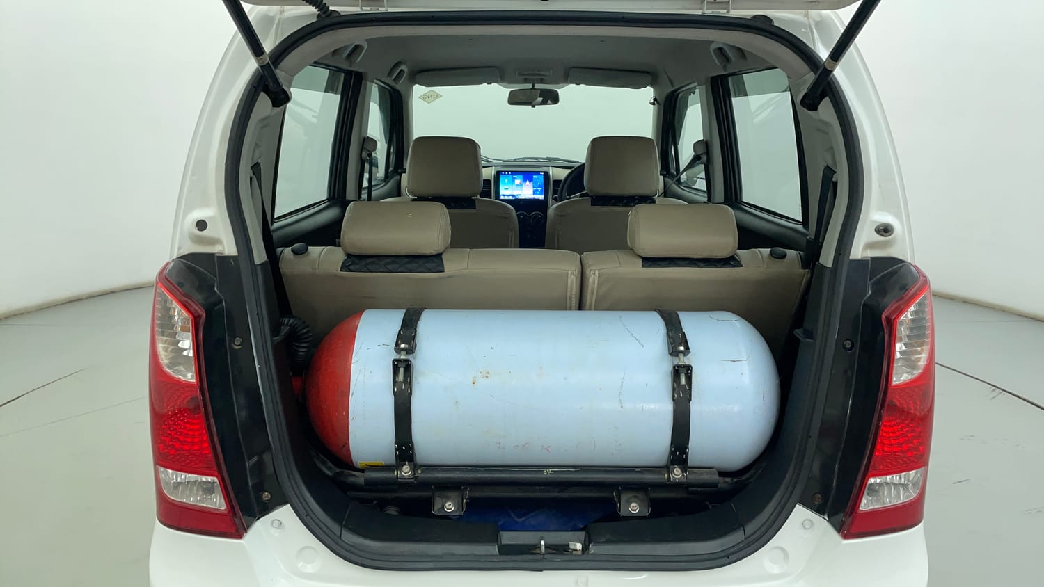 Used 2017 Maruti Suzuki Wagon R LXI CNG Cng Manual interior DICKY INSIDE VIEW