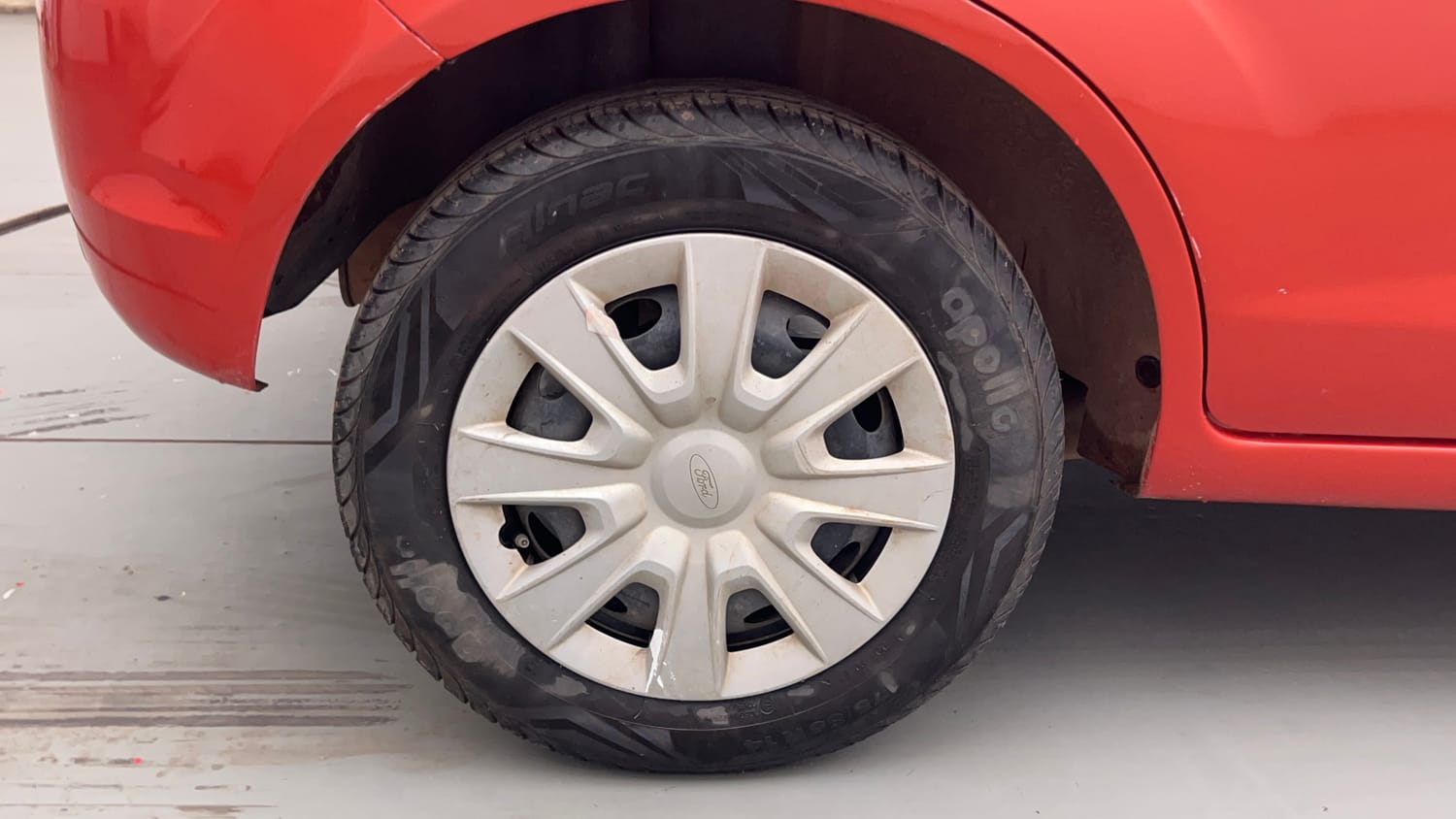 Used 2015 Ford Figo Duratec Petrol ZXI 1.2 Petrol Manual tyres RIGHT REAR TYRE RIM VIEW