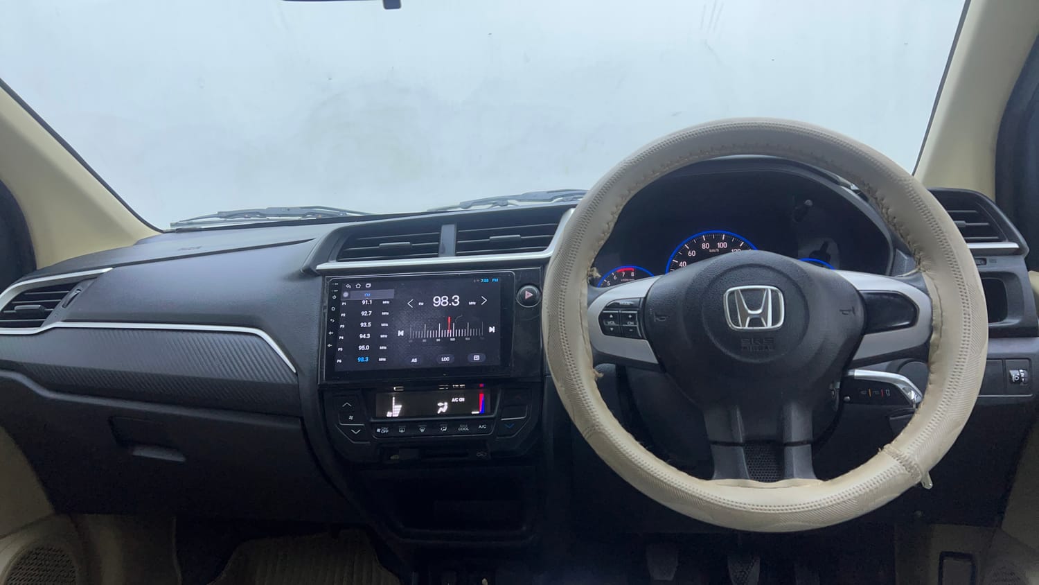Used 2018 Honda Brio S (O)MT Petrol Manual interior DASHBOARD VIEW