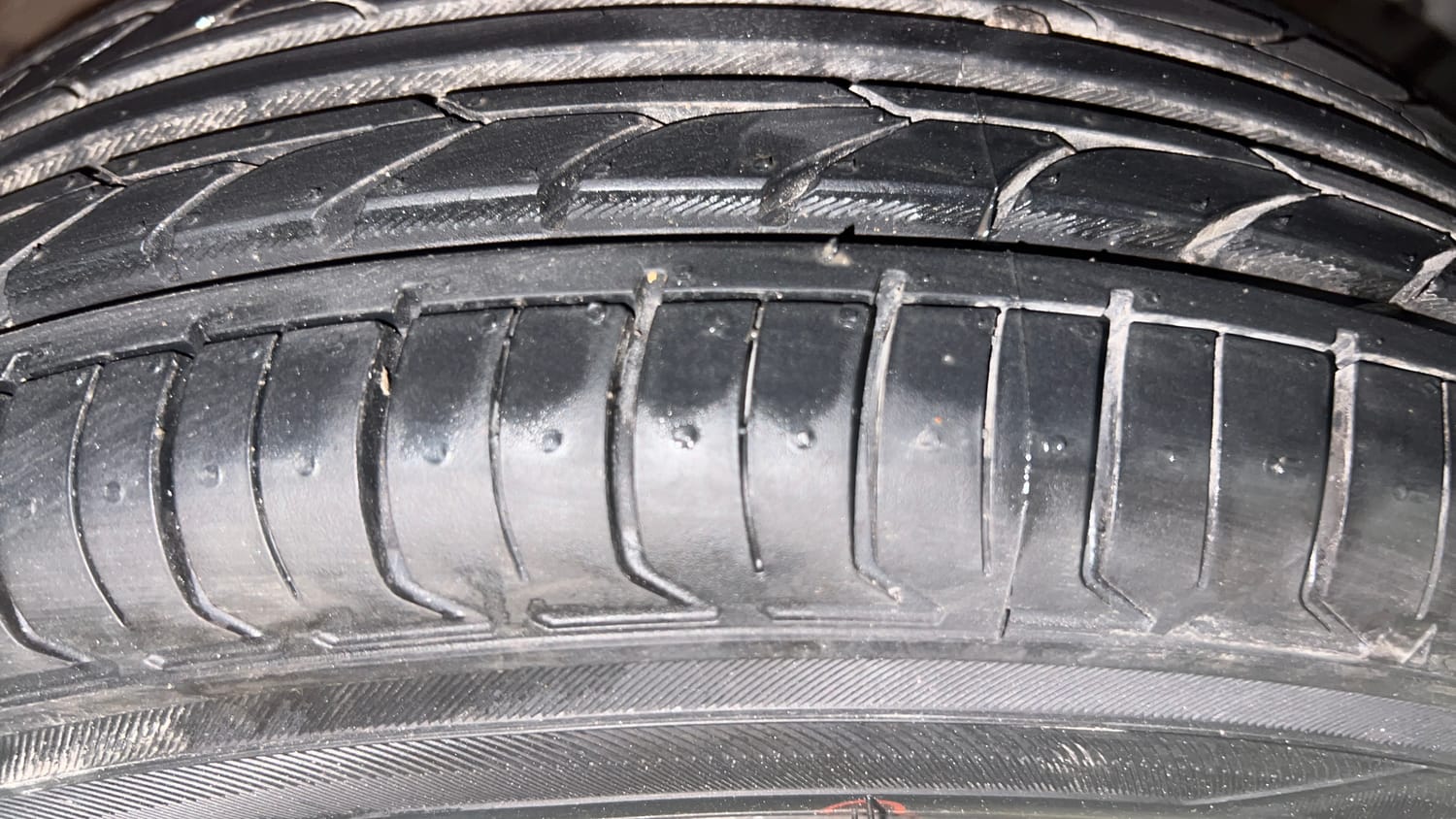 Used 2017 Hyundai Grand i10 Magna AT 1.2 Kappa VTVT Petrol Automatic tyres RIGHT FRONT TYRE TREAD VIEW