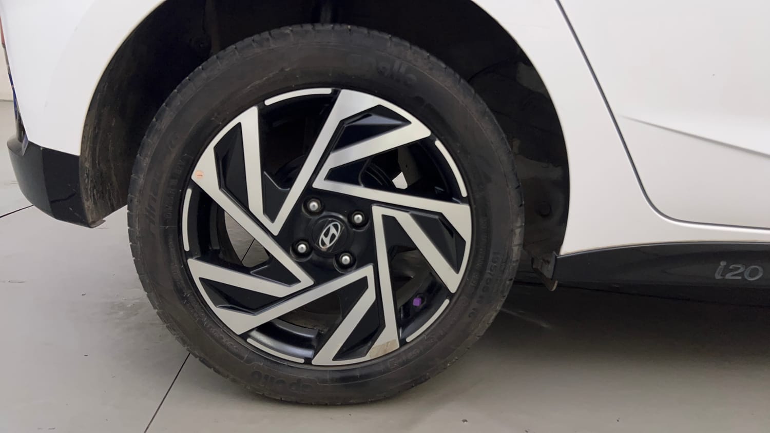 Used 2025 Hyundai New i20 Asta (O) 1.2 IVT Petrol Automatic tyres RIGHT REAR TYRE RIM VIEW