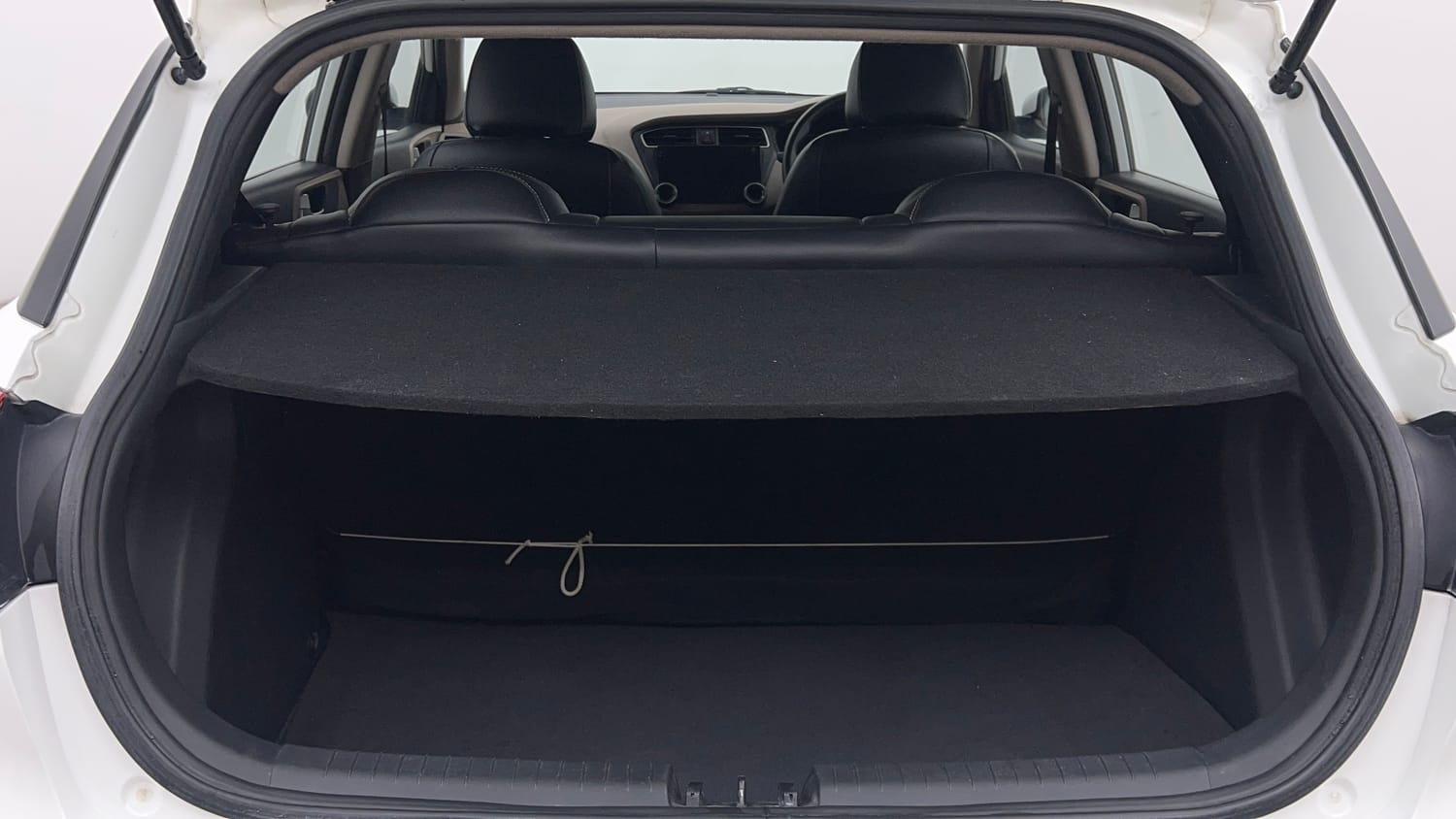 Used 2019 Hyundai Elite i20 Magna Plus 1.2 Petrol Manual interior DICKY INSIDE VIEW